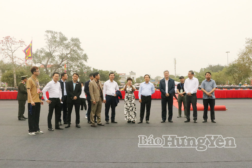 Đồng chí Chủ tịch UBND tỉnh Phạm Quang Ngọc: Kiểm tra công tác chuẩn bị lễ khai mạc Lễ hội đền Trần tỉnh Hưng Yên