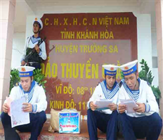 Cột mốc sống giữa trùng khơi