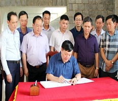 Đoàn công tác tỉnh Hưng Yên dâng hương tri ân các anh hùng liệt sỹ tại Điện Biên, Sơn La