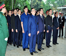 Đoàn đại biểu tỉnh Hưng Yên viếng nguyên Chủ tịch nước Lê Đức Anh