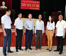 Đồng chí Bí thư Tỉnh ủy, Trưởng đoàn Đại biểu Quốc hội tỉnh Đỗ Tiến Sỹ tiếp xúc cử tri huyện Phù Cừ