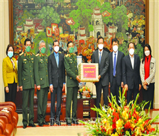 Đồng chí Đại tướng Phan Văn Giang, Ủy viên Bộ Chính trị, Phó Bí thư Quân uỷ Trung ương, Bộ trưởng Bộ Quốc phòng thăm, làm việc, chúc Tết tại tỉnh