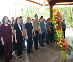 Đoàn cán bộ tỉnh dâng hương, dâng hoa tại Khu di tích lịch sử cấp quốc gia đặc biệt Ngã ba Đồng Lộc