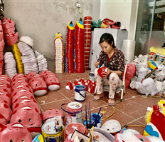 Hối hả nghề làm đồ chơi Trung thu truyền thống ở thôn Ông Hảo
