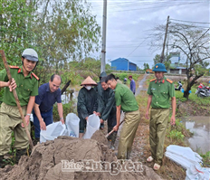 Ấm áp tình người trong bão lũ