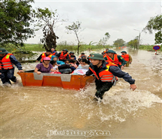 Bảo đảm an toàn cho người dân vùng ngập lụt