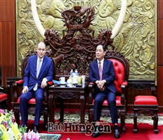 Đồng chí Chủ tịch UBND tỉnh Trần Quốc Văn tiếp và làm việc với Đoàn công tác của Đại sứ quán Kazakhstan tại Việt Nam