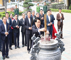 Chủ tịch nước Lương Cường dâng hương tại Khu lưu niệm Tổng Bí thư Nguyễn Văn Linh; Nhà tưởng niệm Trung tướng Nguyễn Bình; Nhà thờ bà Hoàng Thị Loan - thân mẫu Chủ tịch Hồ Chí Minh