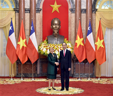 Chủ tịch nước Trần Đại Quang đón Tổng thống Chile Michelle Bachelet