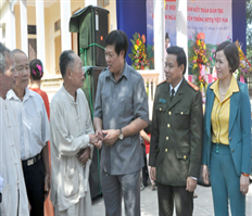 Phó Bí thư Thường trực Tỉnh ủy Đỗ Xuân Tuyên dự Ngày hội "Đại đoàn kết toàn dân tộc" ở khu dân cư thôn Khúc Lộng